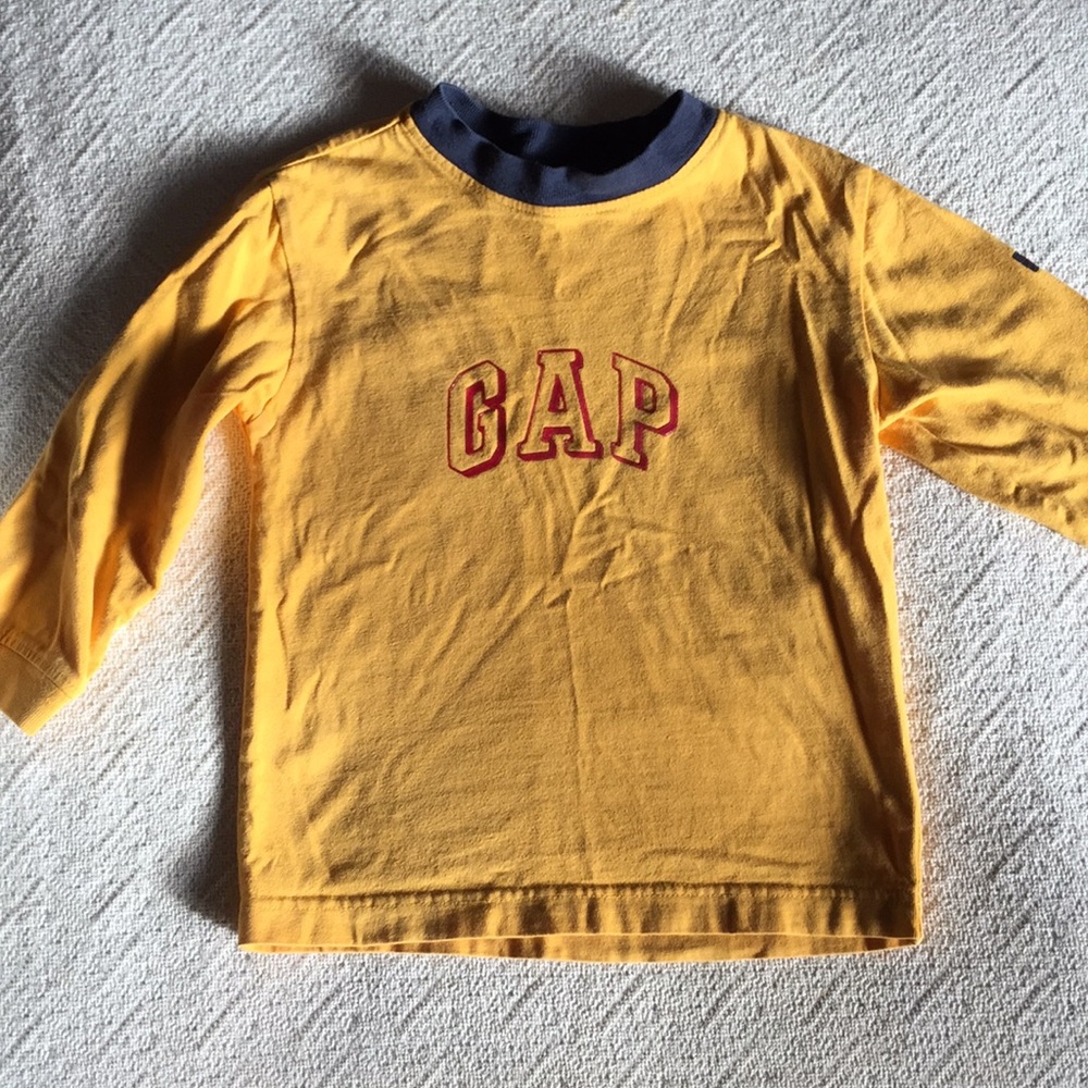 Boy’s long-sleeve GAP shirt size 4T